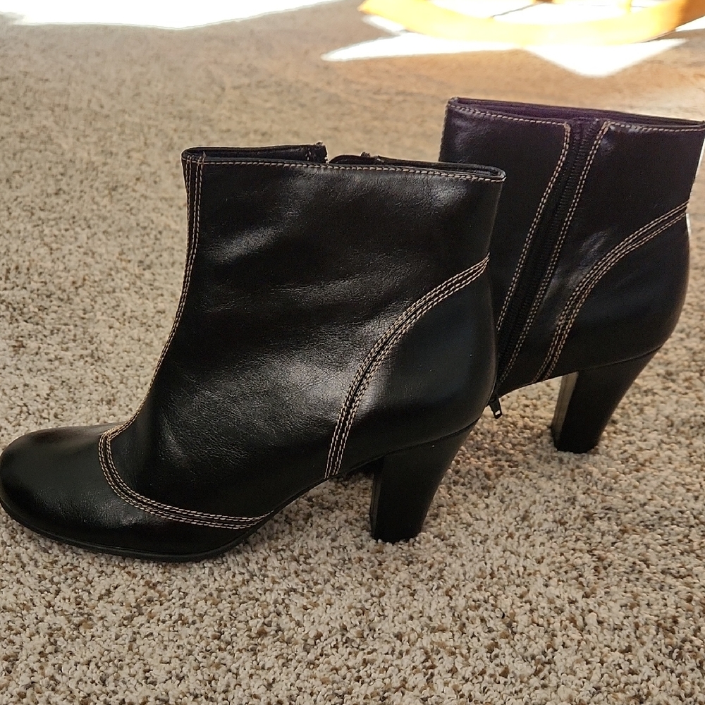 AEROSOLES Black Heeled Ankle Boots
